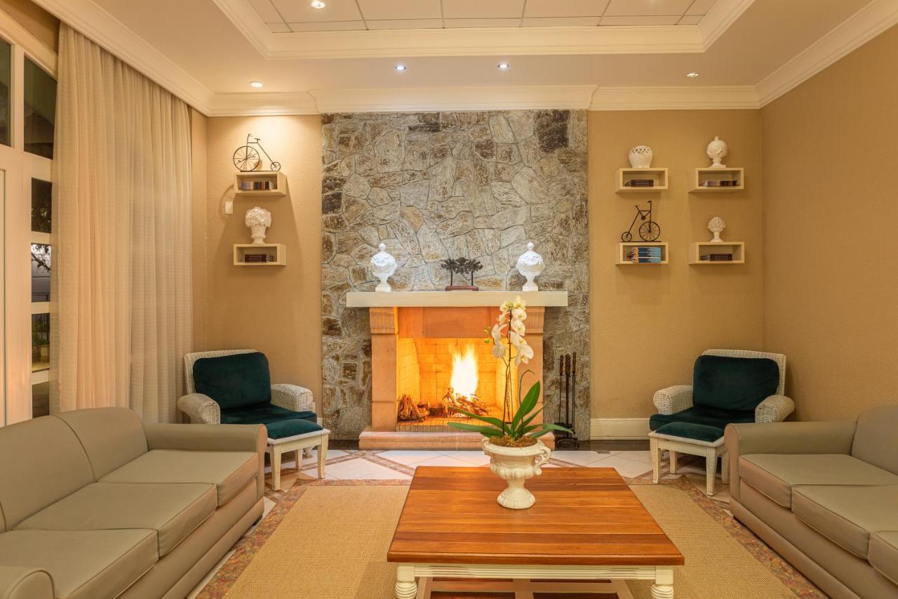Il Campanario Villaggio Resort - Oficial Florianópolis Zewnętrze zdjęcie A living room with a fireplace